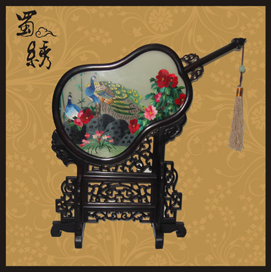 蜀繡斜扇孔雀