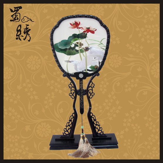 荷花蜀繡宮扇