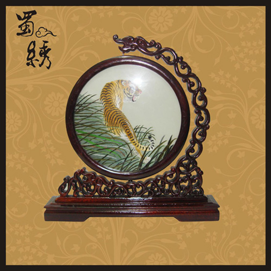 龍頭上山虎蜀繡